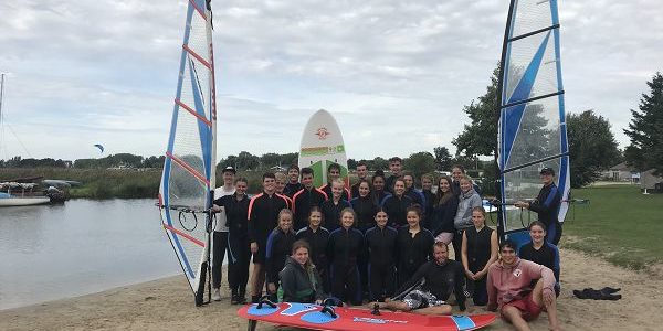 Der Wind „Weth“ – Exkursion der Wassersport-AG ans Veluwemeer Der Wind „Weth“ – Exkursion der Wassersport-AG ans Veluwemeer