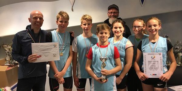 FBG Triathlon-Team lässt alle hinter sich und löst das Ticket zum Bundesfinale nach Berlin FBG Triathlon-Team lässt alle hinter sich und löst das Ticket zum Bundesfinale nach Berlin