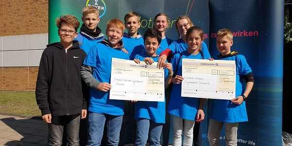 Schülerteams der Jahrgangsstufen 6 und 9 des FBGs belegen vordere Plätze beim Tag der Chemie des Bayer-Konzerns am 21.9.2019 in Bergkamen Schülerteams der Jahrgangsstufen 6 und 9 des FBGs belegen vordere Plätze beim Tag der Chemie des Bayer-Konzerns am 21.9.2019 in Bergkamen